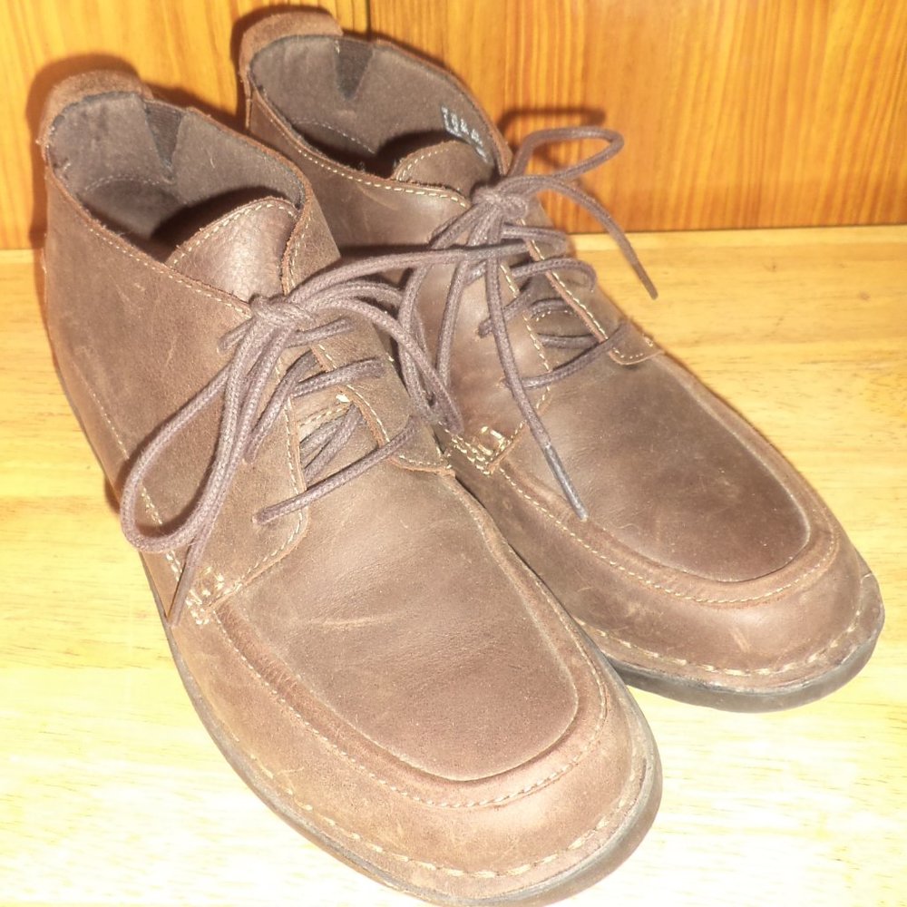 CLARKS brown tie-up ankle boots sz 8.5 woman's